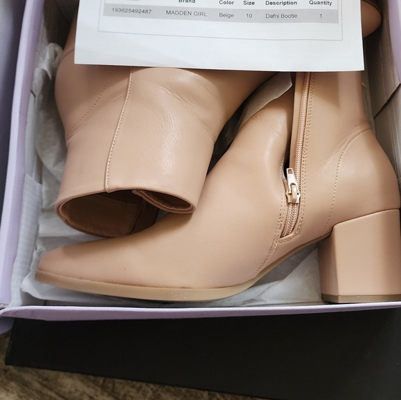Elegant Tan Ankle Boots - Picture 5 of 7